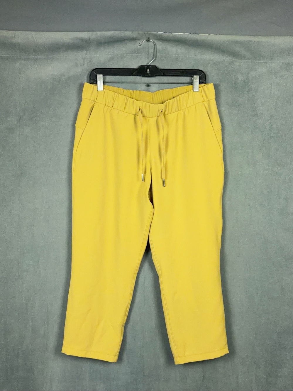 Lululemon Lululemon On the Fly Crop Woven 23" Vintage Gold Womens Size 10